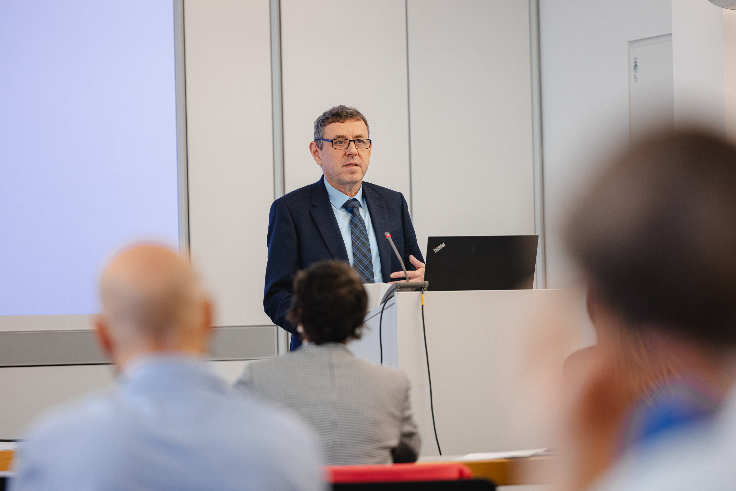 Univ.-Prof. Dr.-Ing. Manfred Bischoff opening the Fall Symposium